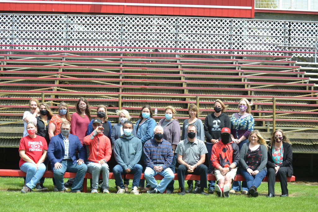 Image of 2020-2021 FHS Staff with their masks